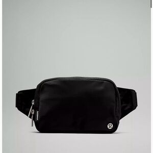 Lululemon everywhere belt bag 2L